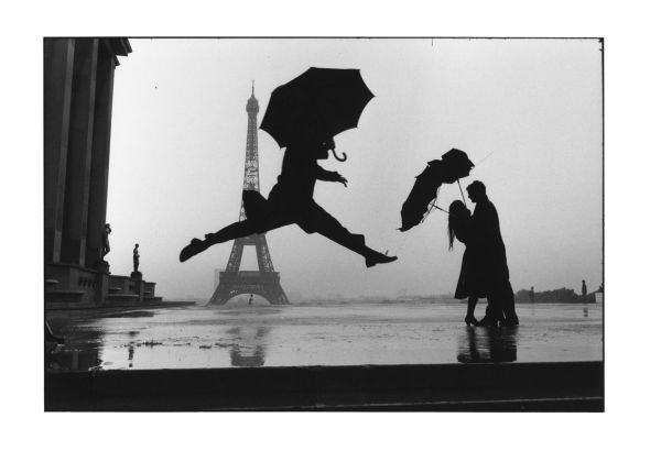 2_Erwitt_eiffeltower.jpg